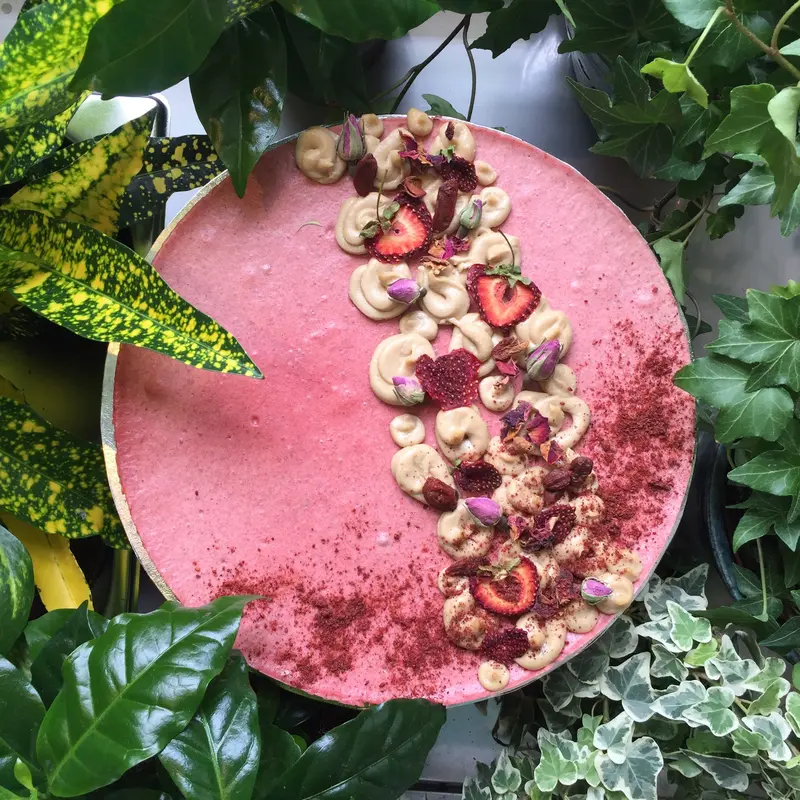Strawberry Cheezecake (Large Serves 12-16) 1