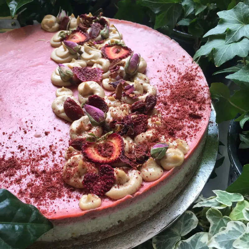 Strawberry Cheezecake (Large Serves 12-16) 2