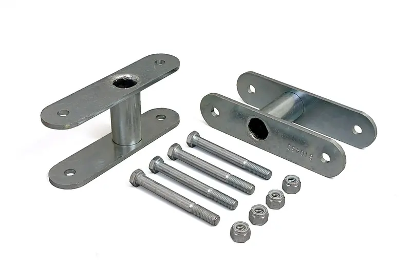 Daystar 1.25-Inch Lift Shackles For Jeep Yj – Front Non-Greasable Design 1
